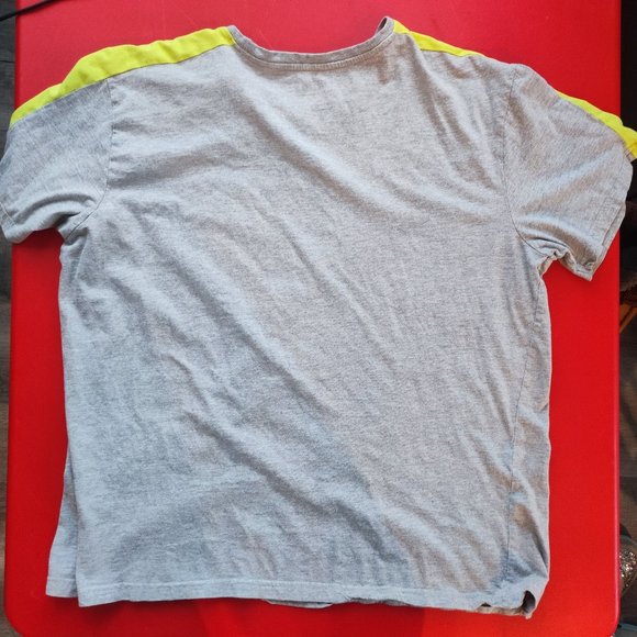 Bobcat T-shirt white with neon stripe on the shoulder men's size XL - Picture 3 of 4